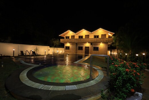 SARAVANA BEACH RESORT