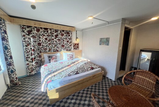 Hotel Aishana