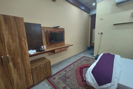 Hotel R S Palace