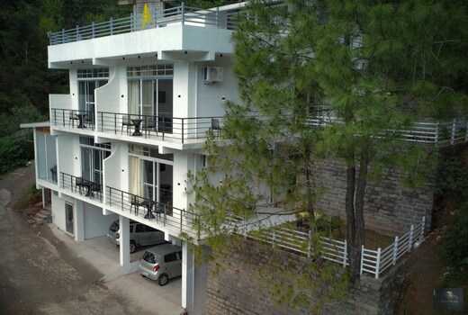 Chester Oak Kasauli - Premium rooms and Exclusive Villa