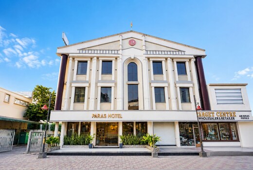 Hotel Paras