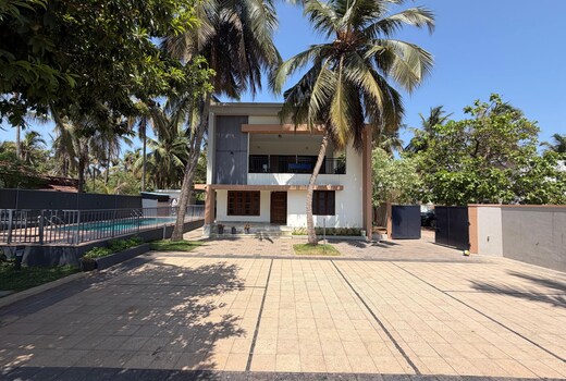 Luxury Stay at Aivi Beach Villa