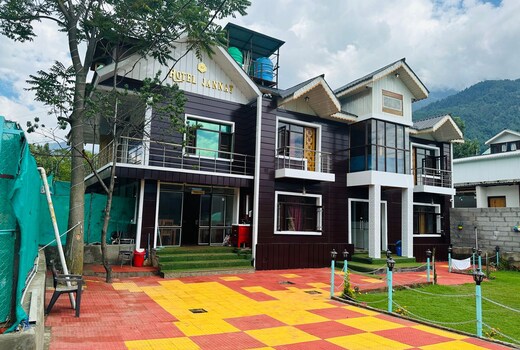 Hotel Jannat (Centrally Heated)