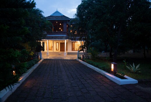 Poothali-Paddy View | Rooms & Restaurant