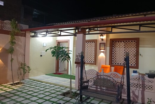 ROYAL COTTAGE