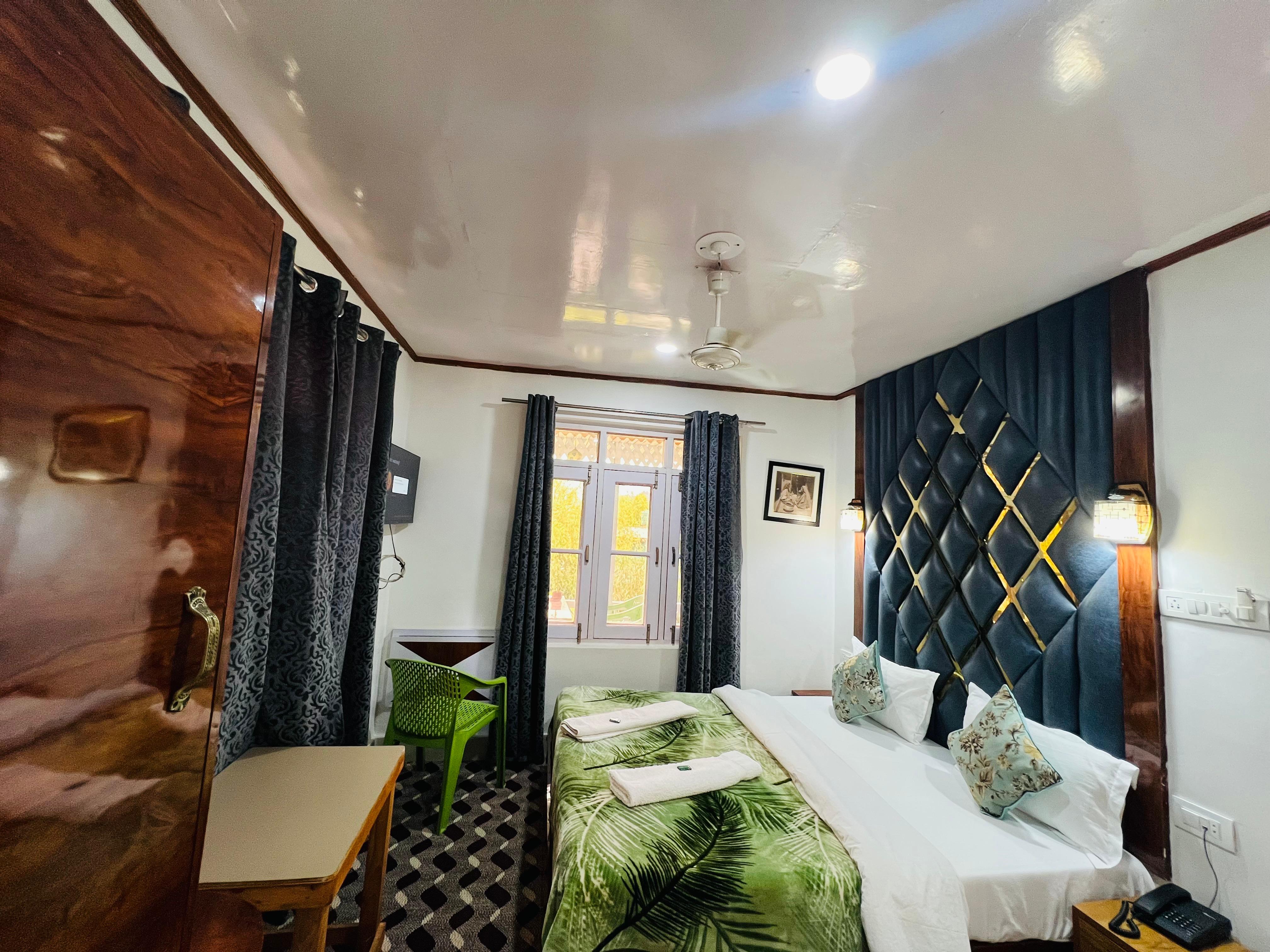 Hotel Chachoo Palace