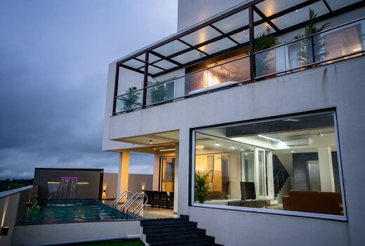 Evara Sky Jacuzzi Villa