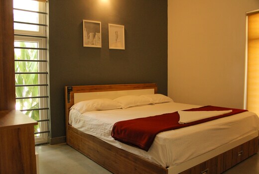 CUTE HUG HOME STAY