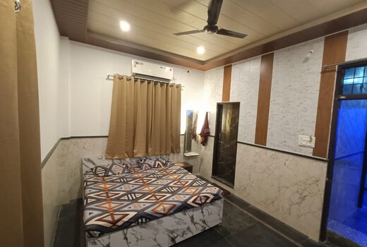 HOTEL ARAVALI PALACE