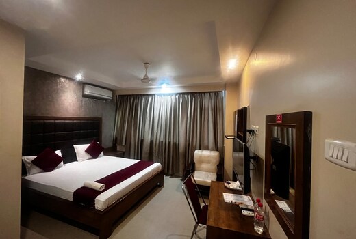 Hotel Parnil Palace