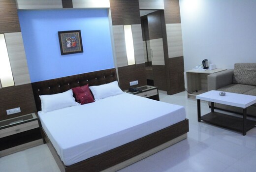 Hotel Kunwer Palace 1.5km from Railway Station
