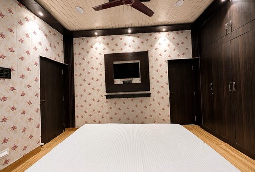 Peaceful Spacious 2BR near Kashi Vishwanath Temple
