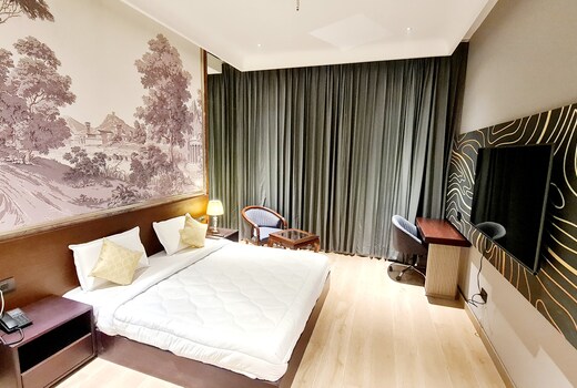 Hotel H