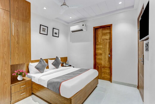 Capital O Hotel Moody Inn