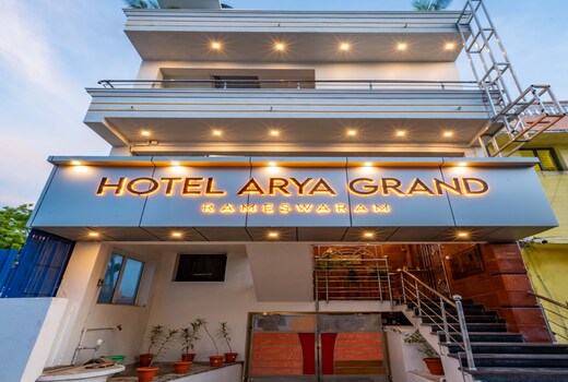 Hotel Arya Grand