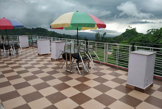 The Woodz Villa Hotel & Restaurant