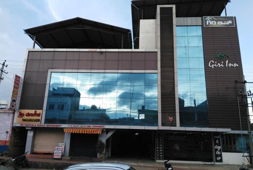 Hotel Giri Inn