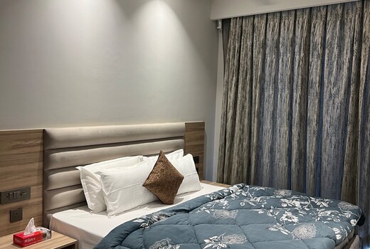 Theluxostay