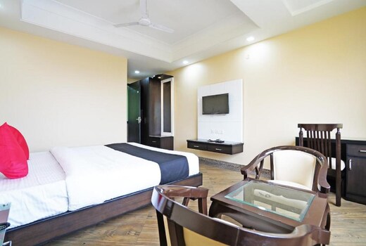Chinar Hotel And Restaurant