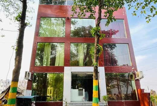 S S Hotel by WB Inn