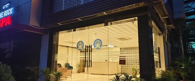Hotel Regal Crest
