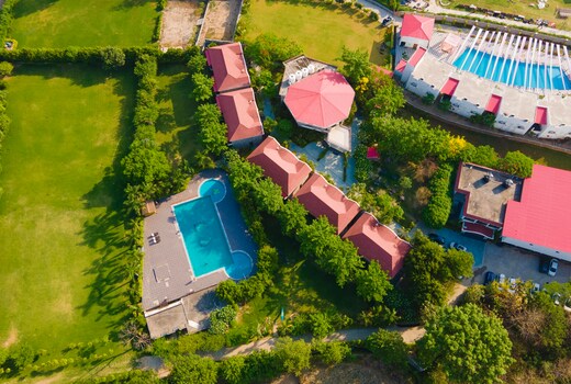 The Corbett Manral Resort (1.6km from Kosi River)