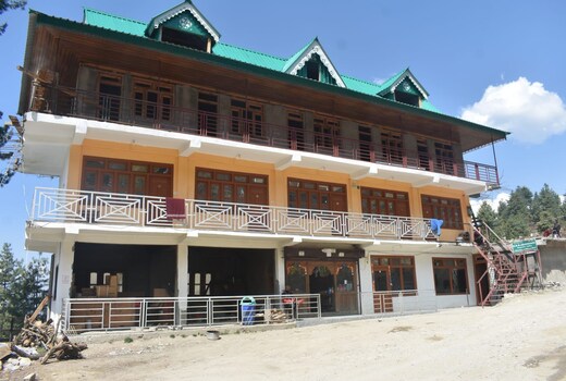 HOTEL SSS CHANSHAL RETEAT