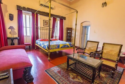 RedBrick Residency (Deluxe Room)