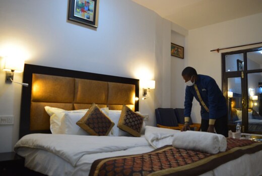 Hotel D'Zojila