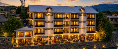 Hotel River View Jhelum Riverside by Aura Stays