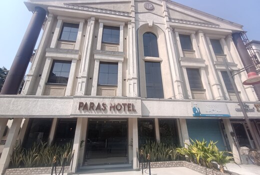Hotel Paras