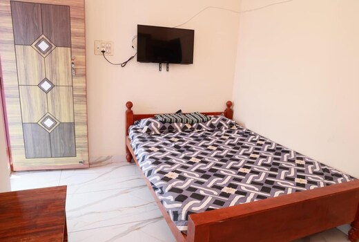 Arumugam Inn