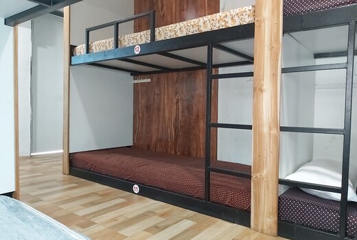 Arya Dormitory Hotel