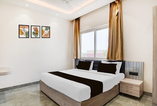 Hotel O N .P .PALACE