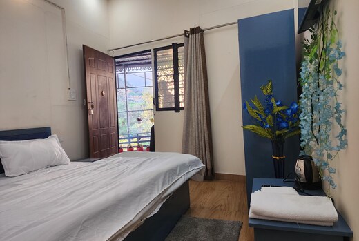 Sumit Home Stay Cafe