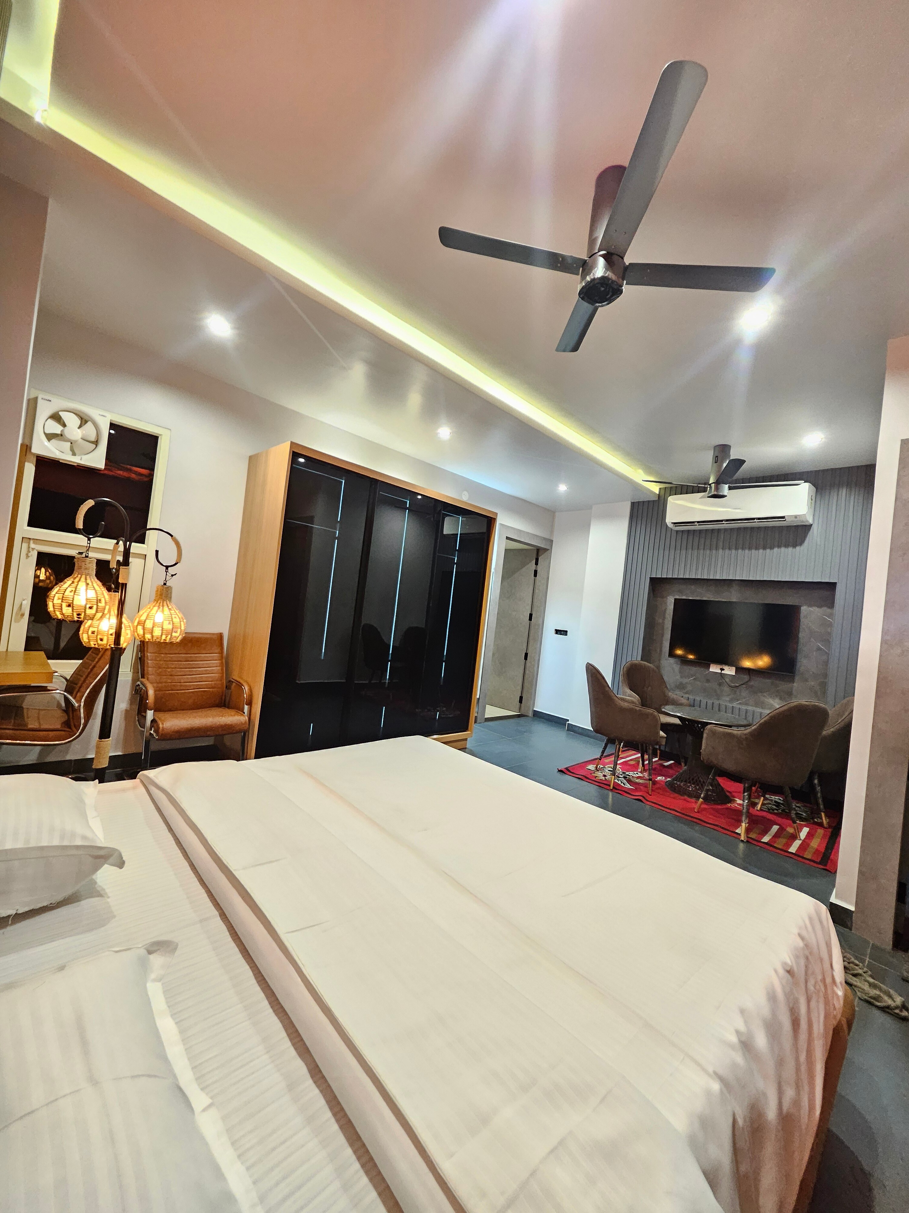 THE DIVENTAA HOTEL & SUITES