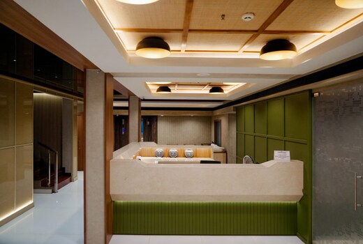 Shines tourist hotel