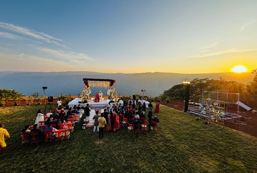 Mountain Breeze Hotel (Pure Veg)