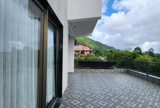 The Lakefront Villa