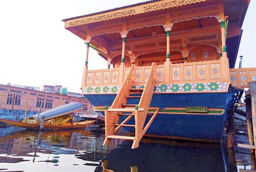 Houseboat Timour
