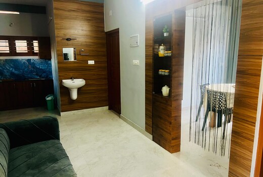 Castle Apartments | 5 min to Amrita Hospital