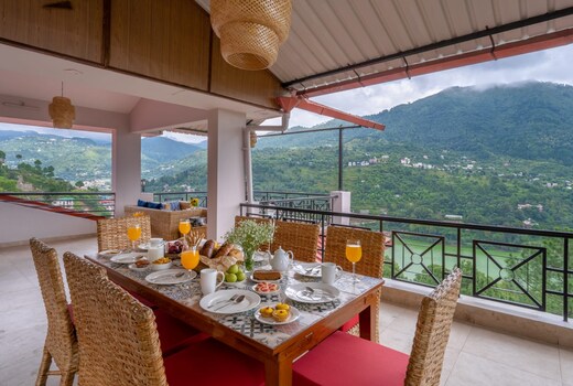 Shambhal House- Entire 4 Bedroom Lake View Villa