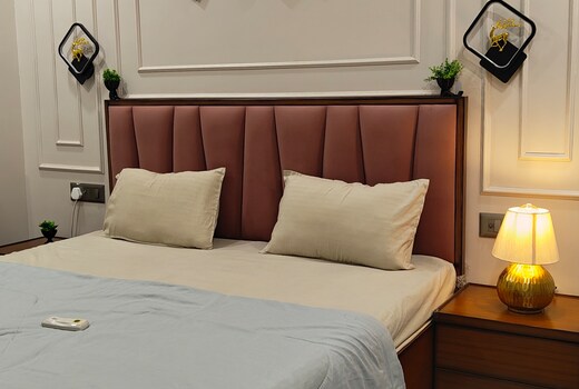 Travellers Habitat 1BHK with Balcony DLF Phase 3