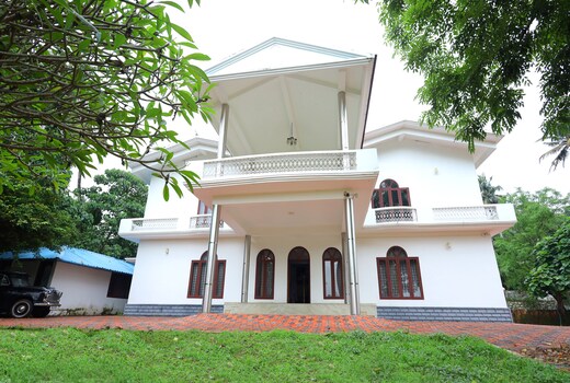 Oikos Periyar White House