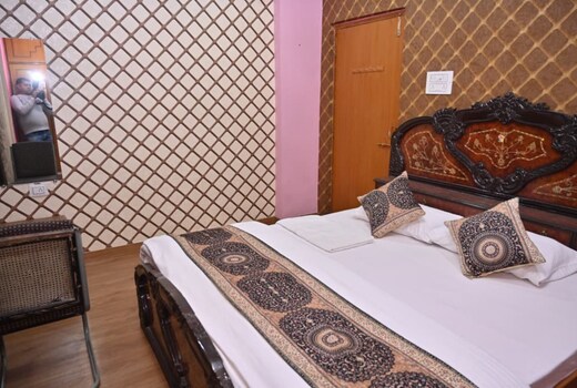 Kashi Vishwanath Homestay | Entire 3 BHK Apartment