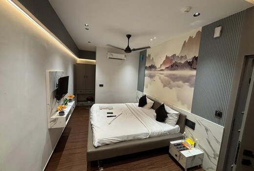 v love hotel surat