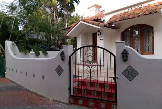 TAMARA - Spanish Colonial Cottage by the Beach