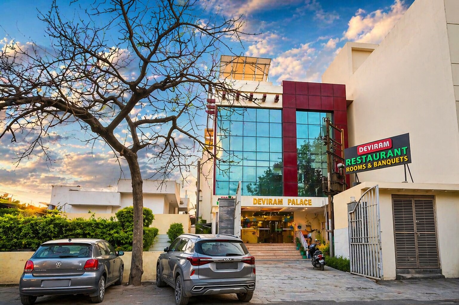 Hotel Deviram Palace