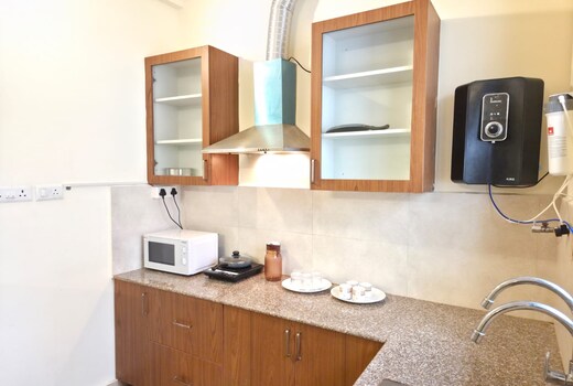 ESTRO Villa Vista: (Nemili-ECR)