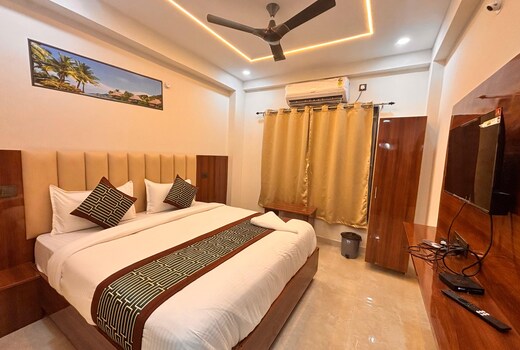 HOTEL KHYAATHI GRAND